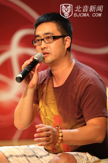 闻震
